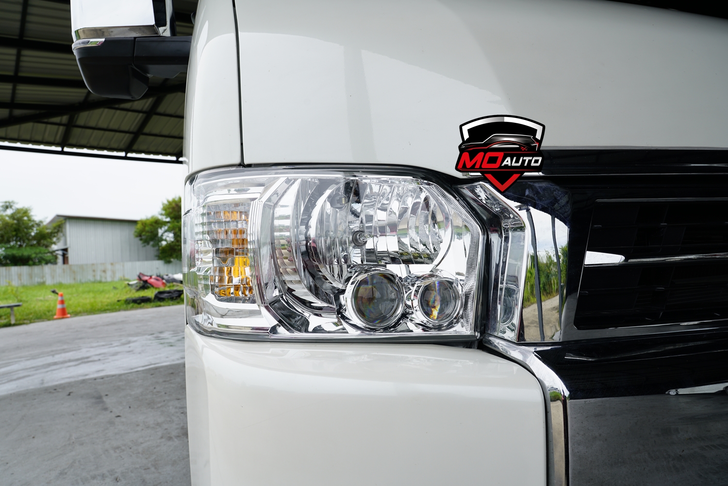 ไฟหน้าโปรเจคเตอร์ TOYOTA HIACE COMMUTER KDH222 VENTURY ปี 2014 -2018