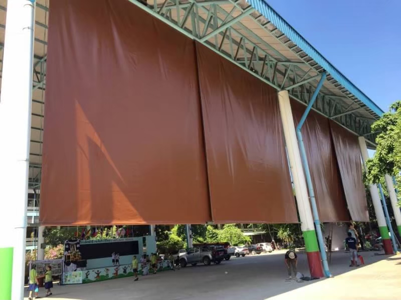 ผ้าใบชักรอก กว้าง 6เมตร สูง 5มตร (ไม่รวมเสาค้ำ) กันสาดผ้าใบ ชักรอกผ้าใบ ผ้าใบม้วนขึ้นลง ผ้าใบม้วนเก็บได้ ผ้าใบตลาดนัด มีทุกสี 6m x 5m