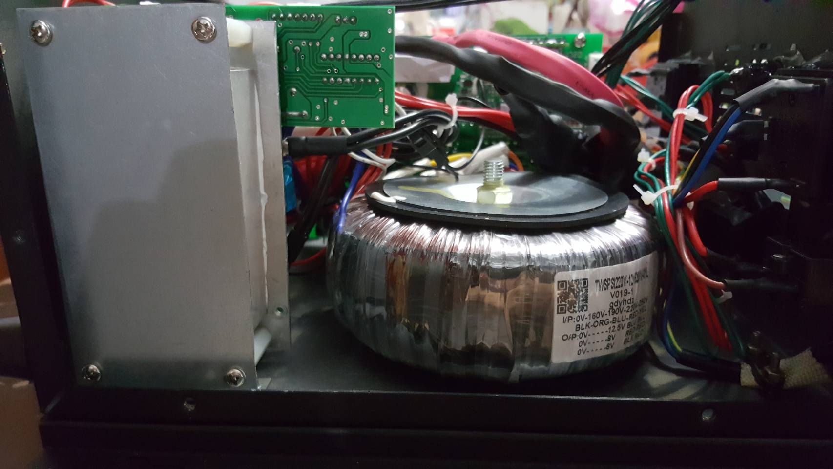 เครื่องแปลงไฟ โซล่าเซลล์ ไฮบริด อินเวอร์เตอร์ Hybrid Solar Inverter WSKB ขนาด 500W/12V + MPPT 20A