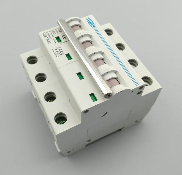 เบรกเกอร์ดีซีสำหรับโซล่าเซลล์ (DC Breaker for Solar Cell System) พิกัดกระแส 32A/1000V