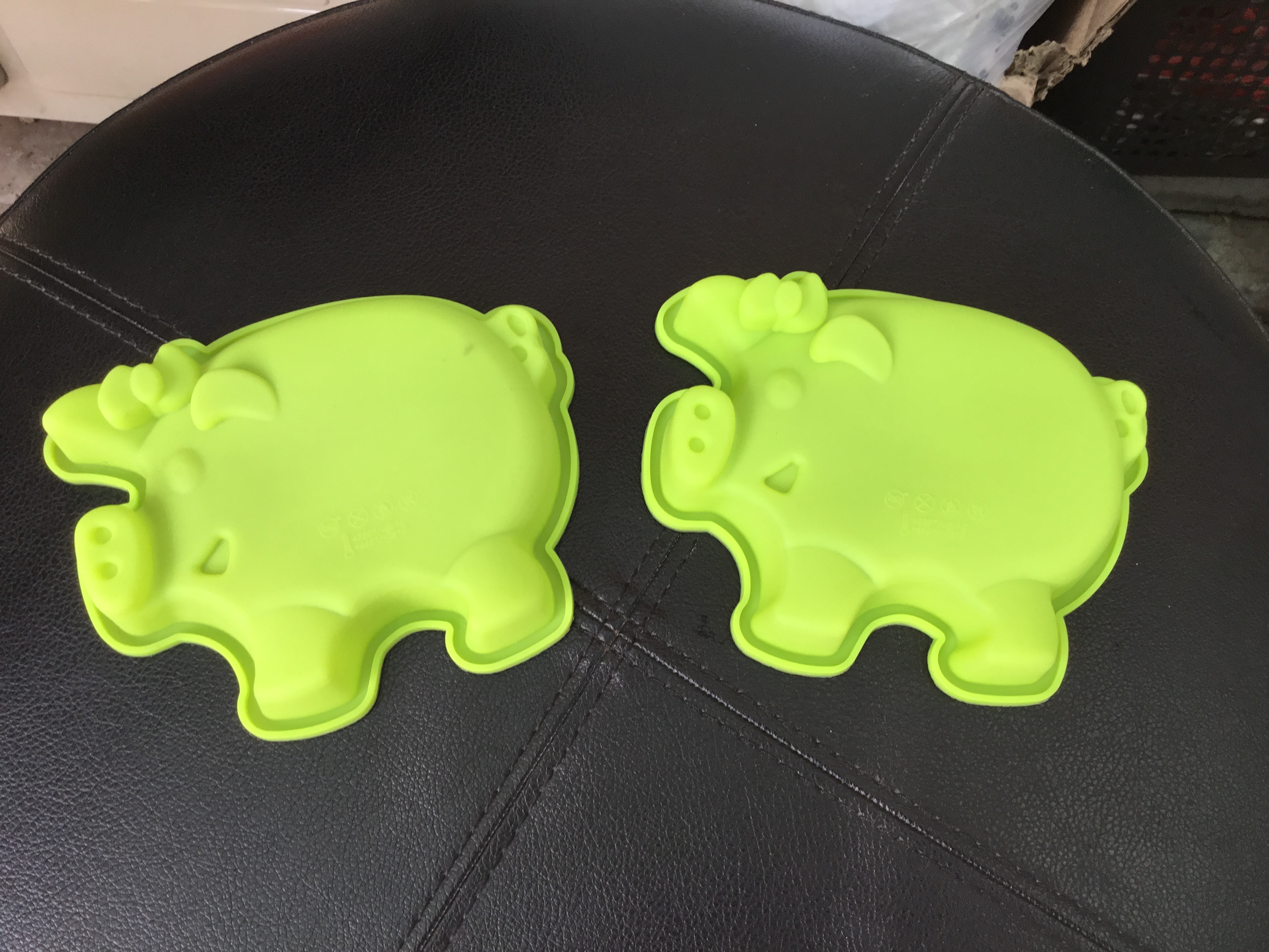 SL304 แม่พิมพ์ซิลิโคน หมู ขนาด 11 x13 x 2.5 ซม.