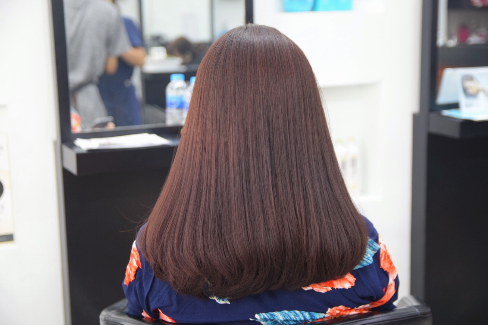 สีผมน้ำตาลช็อคโกแล็ตประกายแดง