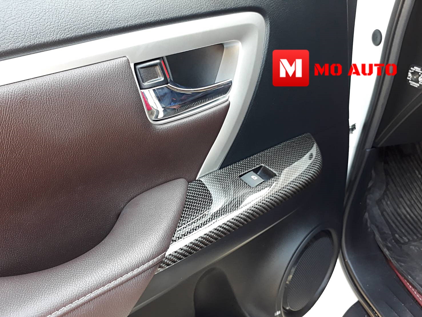 แผงสวิตประตูคาร์บอนแท้ NEW FORTUNER REVO