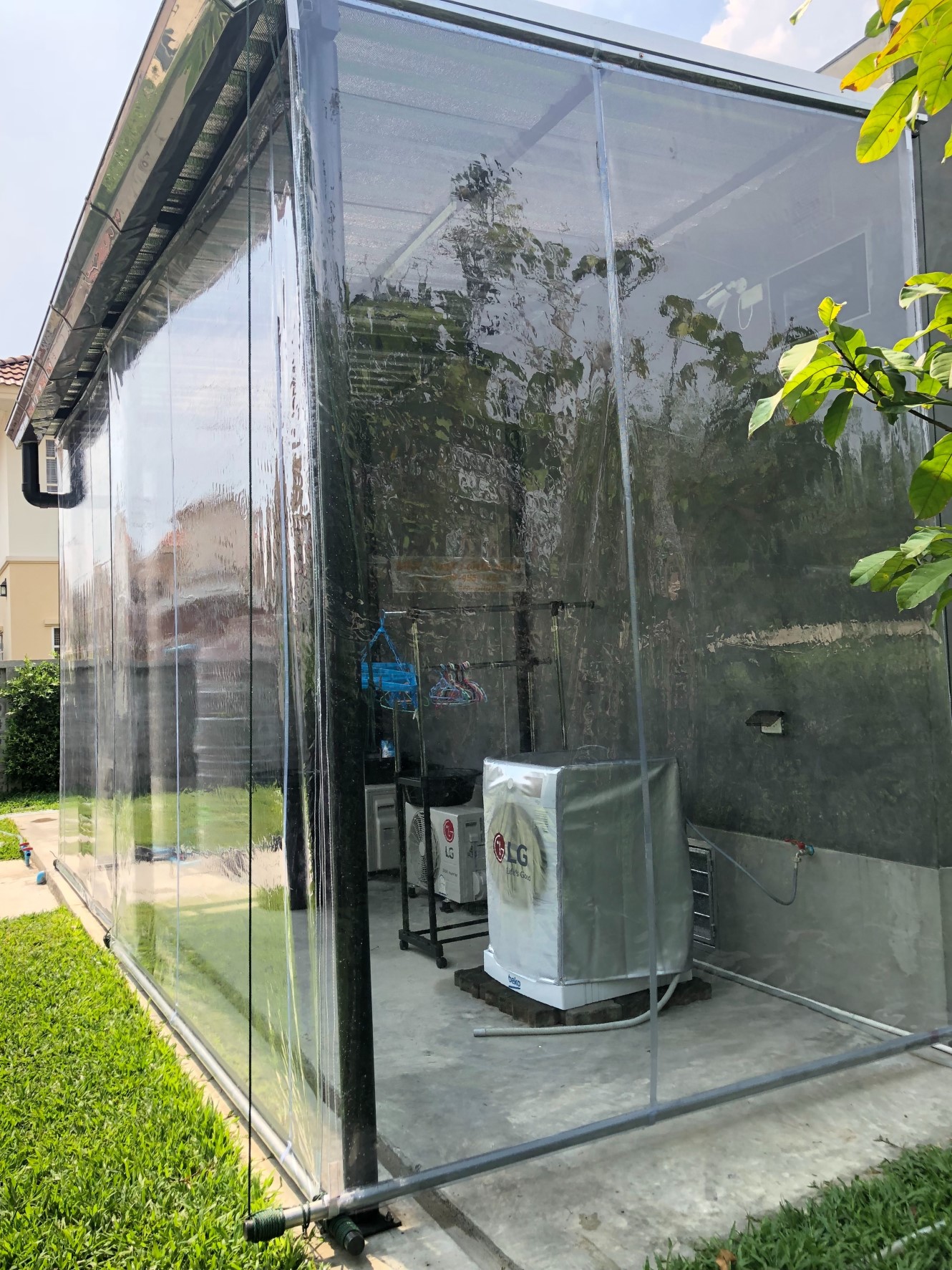 ผ้าใบชักรอกใส ขนาด 4 m x 6 m (ไม่รวมเสาเหล็กค้ำยัน) ผ้าใบสีใส โปร่งใส ผ้าใบกันสาดแบบใส ผ้าใบกันฝนโปร่งใส ผ้าใบม้วนกันฝนแบบใส ผ้าใบม้วนกันแดดสีใส clear ใส