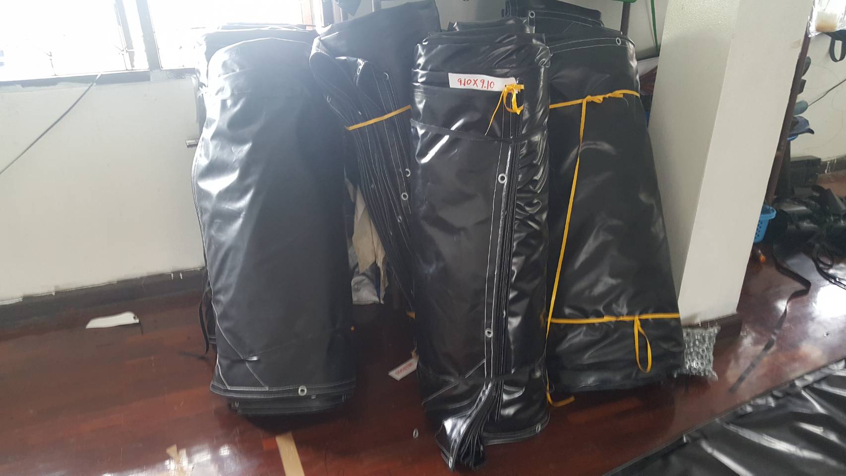 ผ้าใบกันฝน ขนาดกว้าง 11m x ยาว 4m ผ้าใบคลุมสินค้า ผ้าใบกันน้ำ ผ้าใบกันแดด ผ้าใบคูนิล่อน ผ้าใบคลุมคอกรถระบะ ผ้าใบคลุมรถสิบล้อ ผ้าใบกูบรถไฟ ผ้าใบรถบรรทุก kunilon อย่างดี