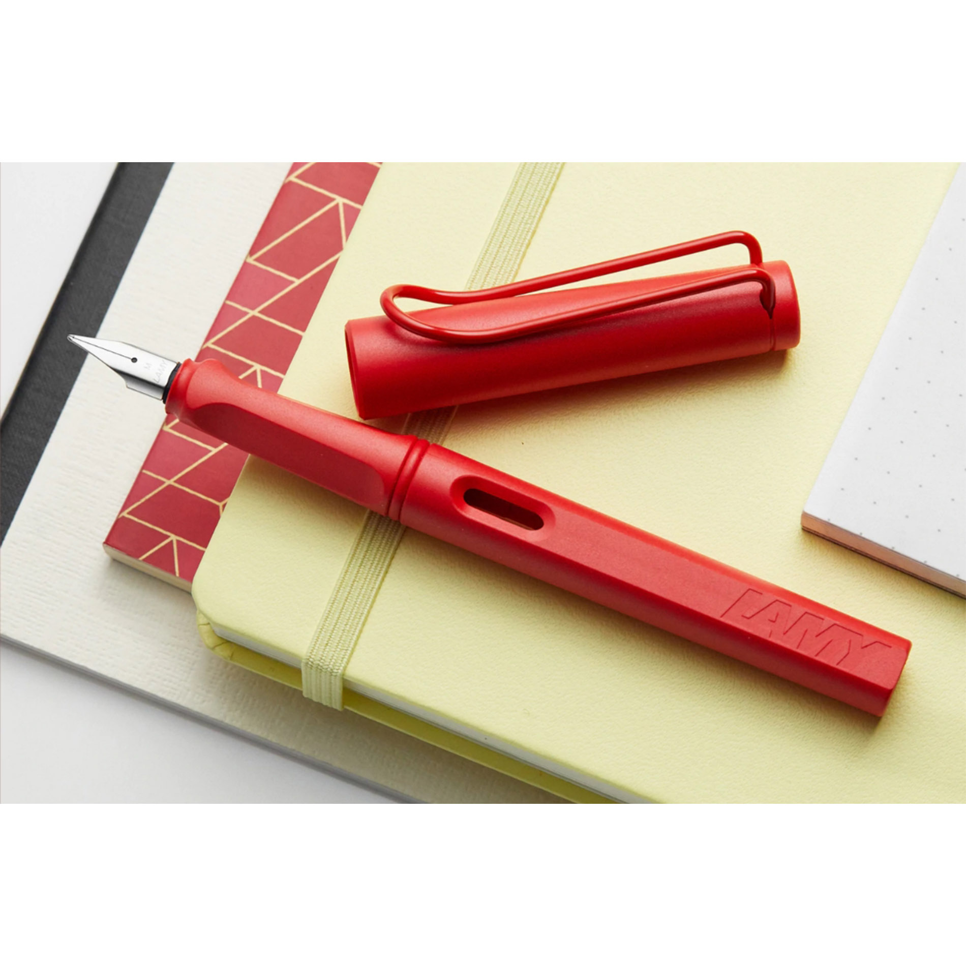 LAMY safari fountain pen strawberry 2022 limited edition