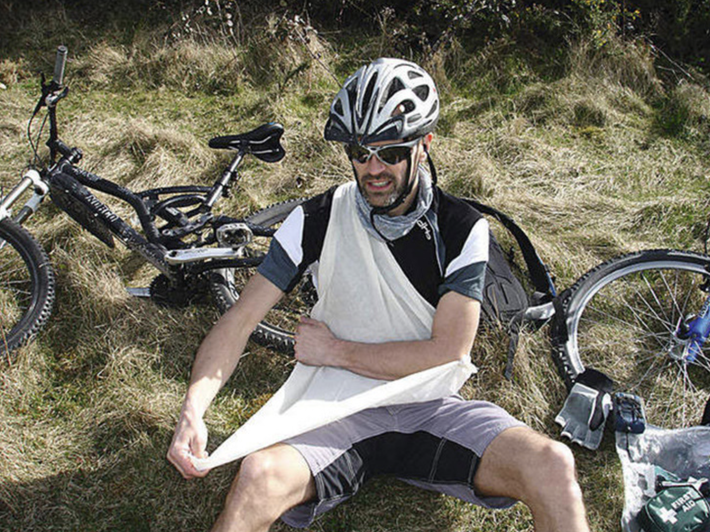 ผ้าสามเหลี่ยมปฐมพยาบาล ขนาด 90*90*130cm (1ผืน+เข็มกลัด+เชือก) ผ้าดิบฝ้าย ใช้งานซ้ำได้ตลอด