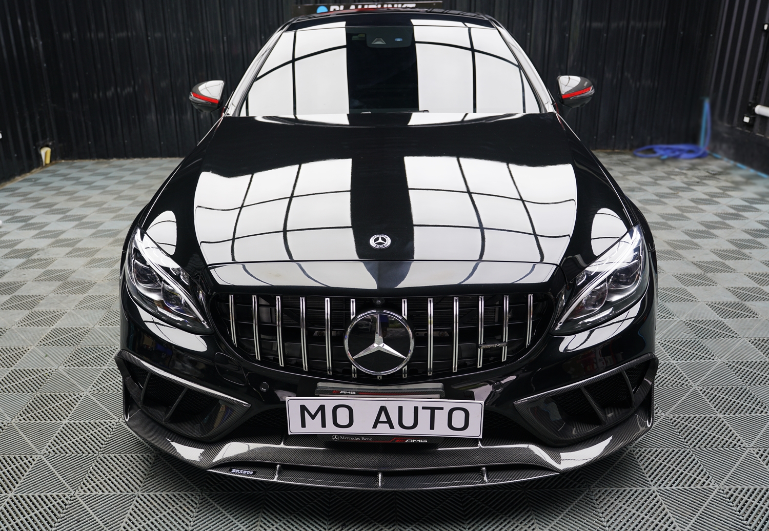 ลิ้นหน้าเพียวคาร์บอนแท้ B2 สำหรับ W205 4 ประตู ก่อน Facelip