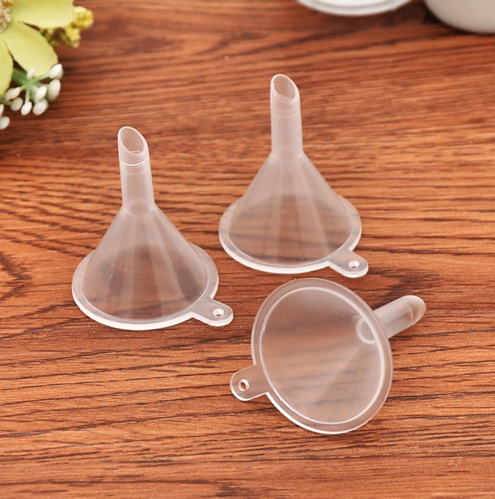 กรวยพลาสติก ขนาดเล็ก (100ชิ้น)