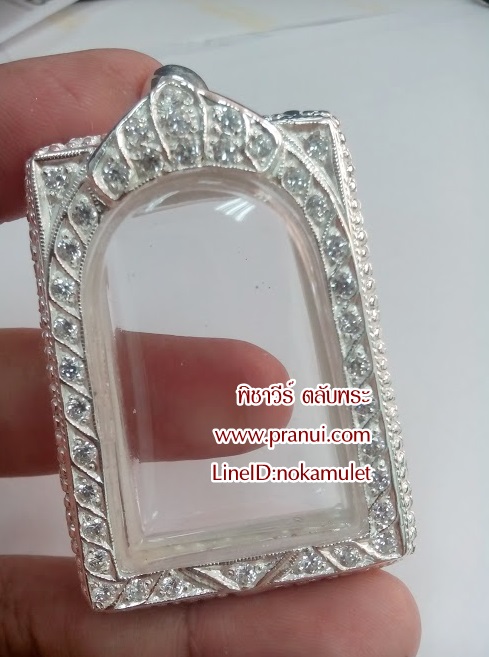 ตลับเงินฝังพลอยใส่สมเด็จ