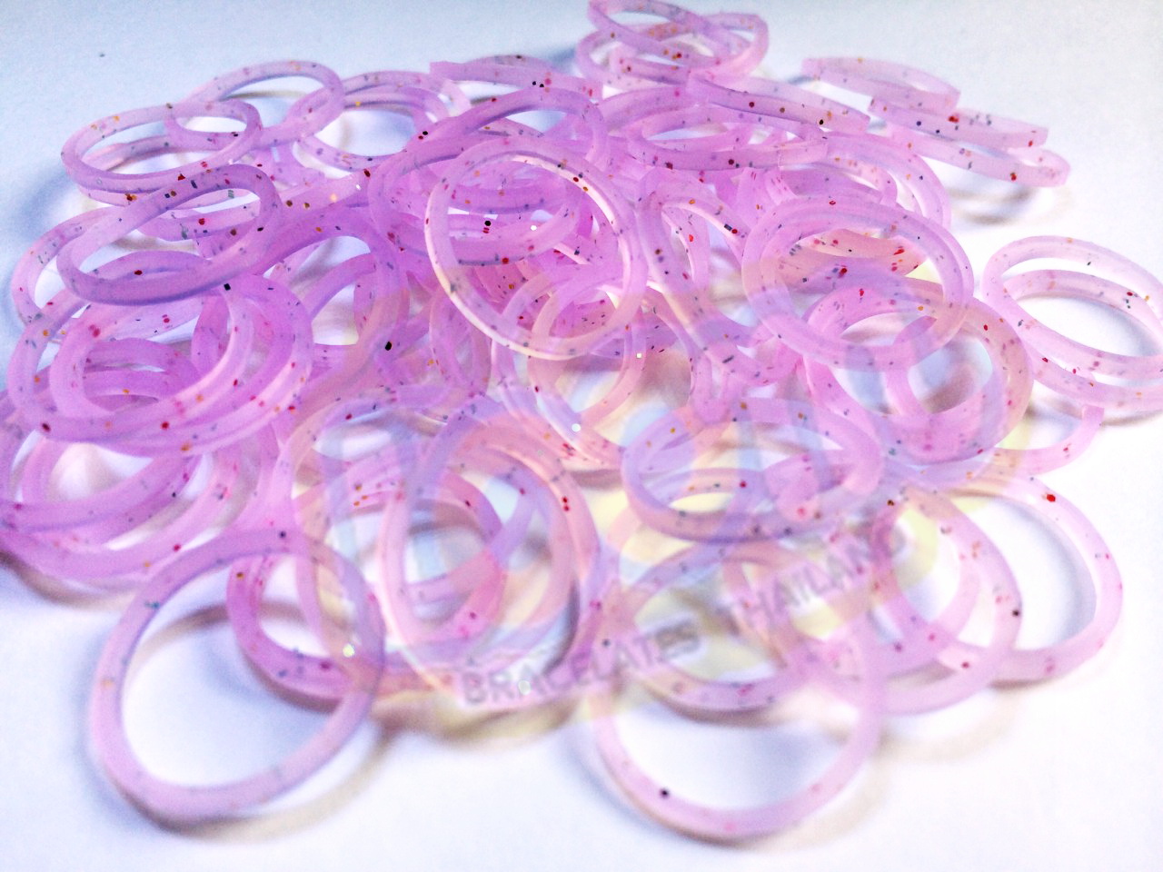 100% Silicone Loom band สีชมพูอ่อน แบบมีกากเพชร 600 เส้น ( GLP )