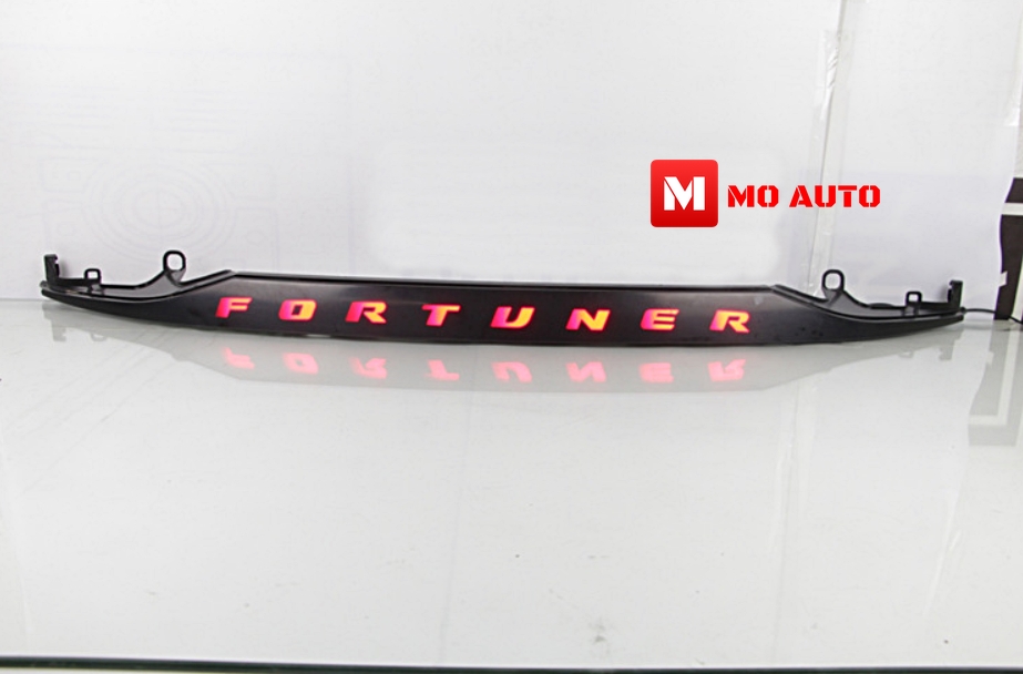 คิ้วฝากระโปรงท้าย LED New Fortuner
