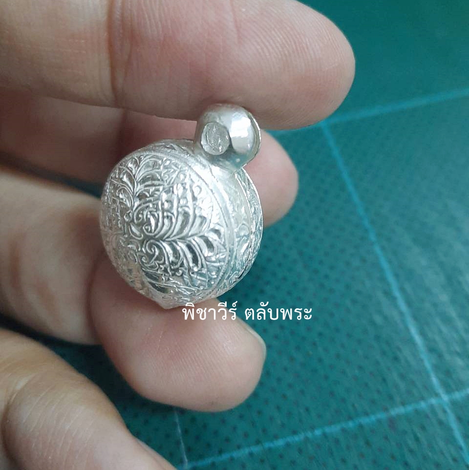 ตลับใส่ลูกอมแบบทึบ ขนาด 1.1 ซม. (แกะลาย)