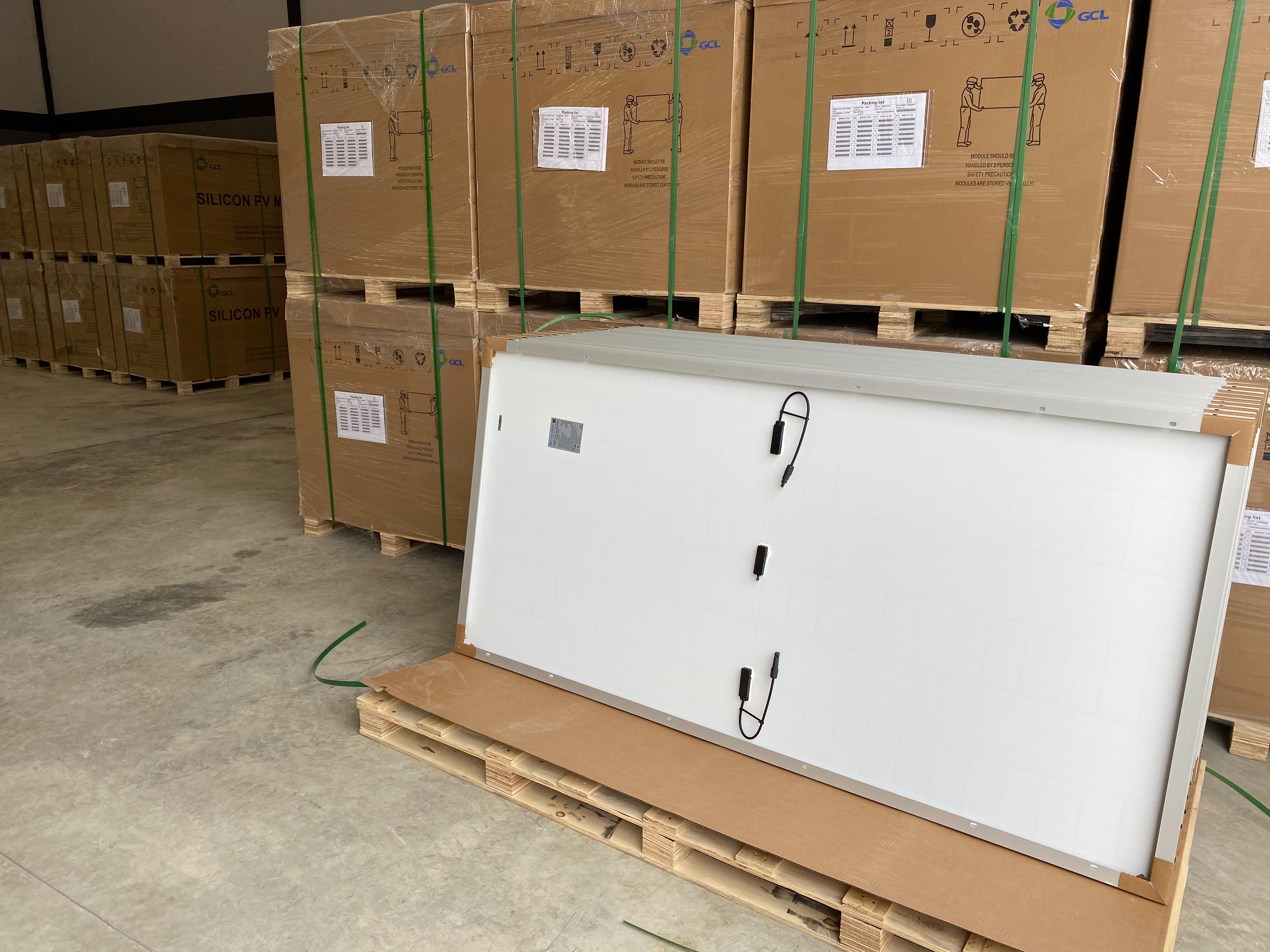 แผงโซล่าเซลล์โมโน PERC Half Cell ยี่ห้อ GCL 400W เกรดพรีเมียม Tier 1