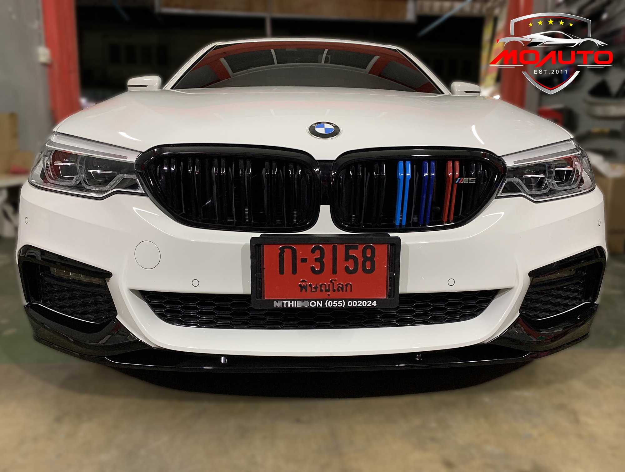 กระจังหน้า ทรง M5 แบบซี่คู่แถบสี /// BMW G30