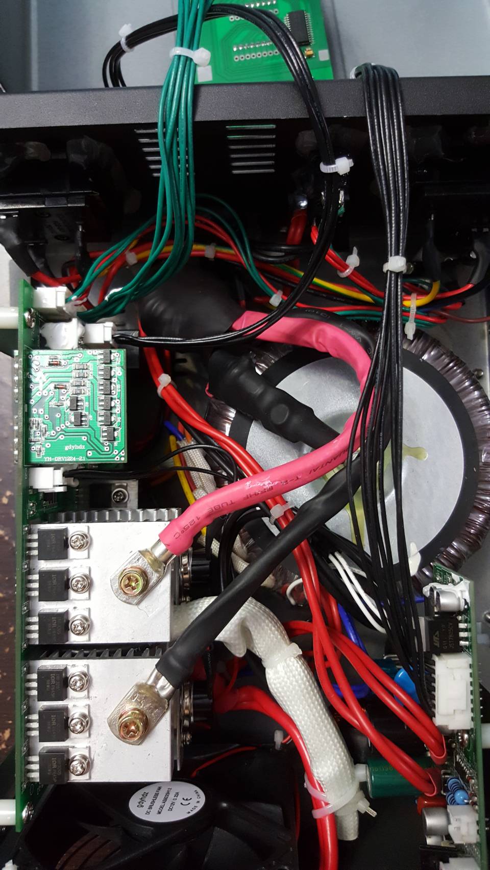 เครื่องแปลงไฟ โซล่าเซลล์ ไฮบริด อินเวอร์เตอร์ Hybrid Solar Inverter WSKB ขนาด 500W/12V + MPPT 20A