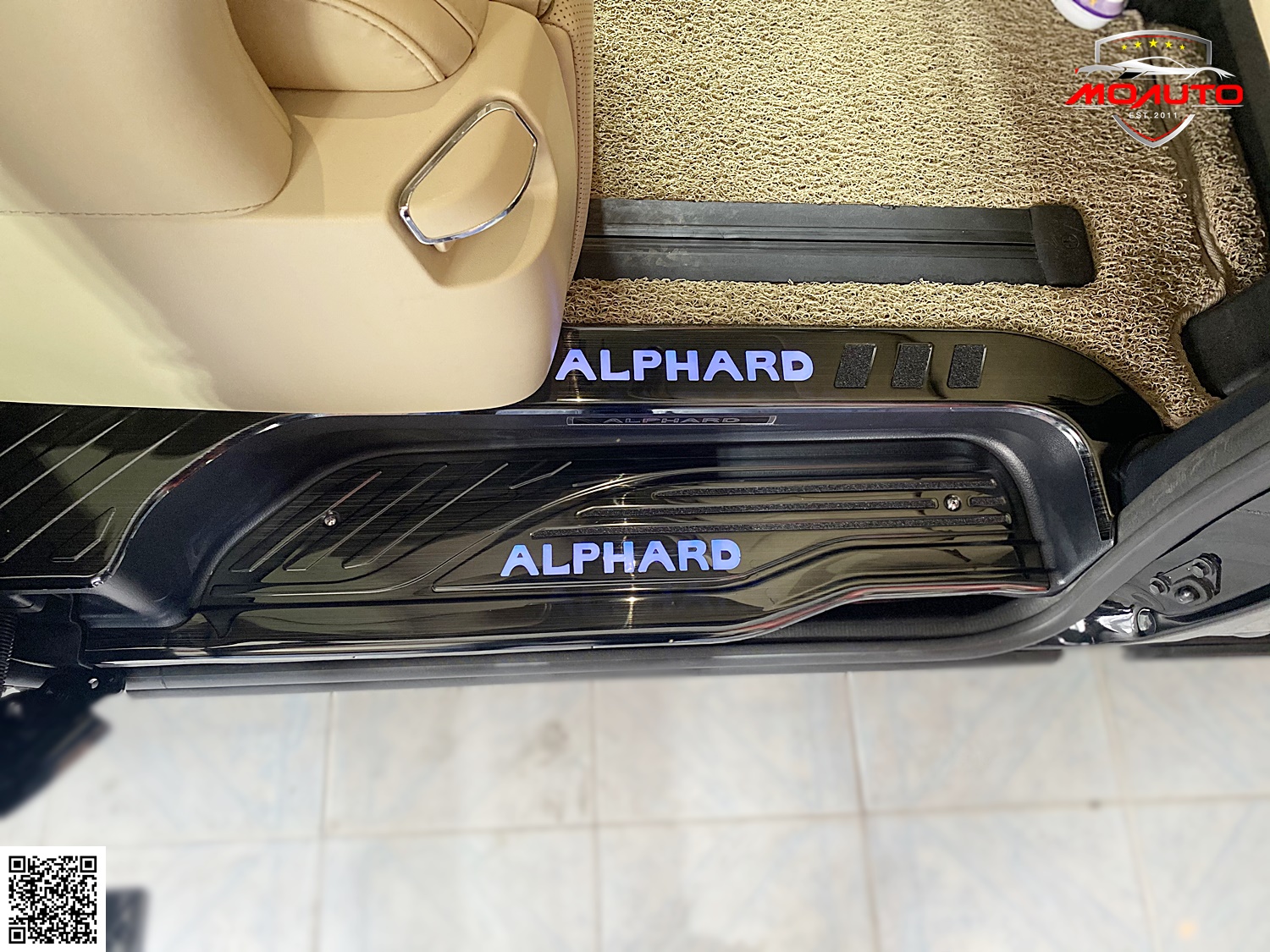 สคับเพลทกันรอยเท้า LED 8 ชิ้น ALPHARD / VELLFIRE MC