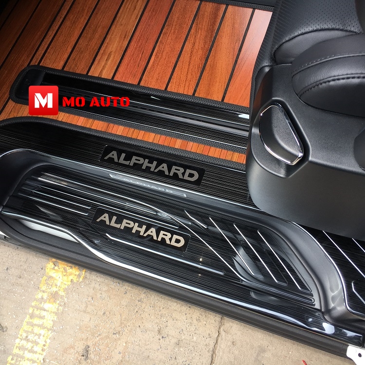 เพลทกันรอยเท้าชายประตู ดำเงา 8 ชิ้น ALPHARD / VELLFIRE 30 ปี 2016-2021