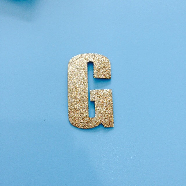 ตัวรีดอักษรกากเพชร สีทอง (5cm) อักษร G