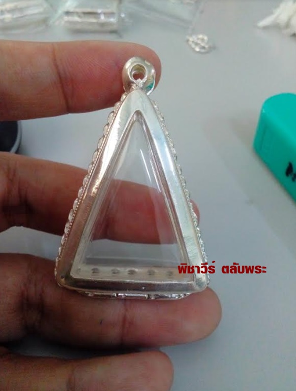 ตลับเงินฝังพลอยใส่นางพญา