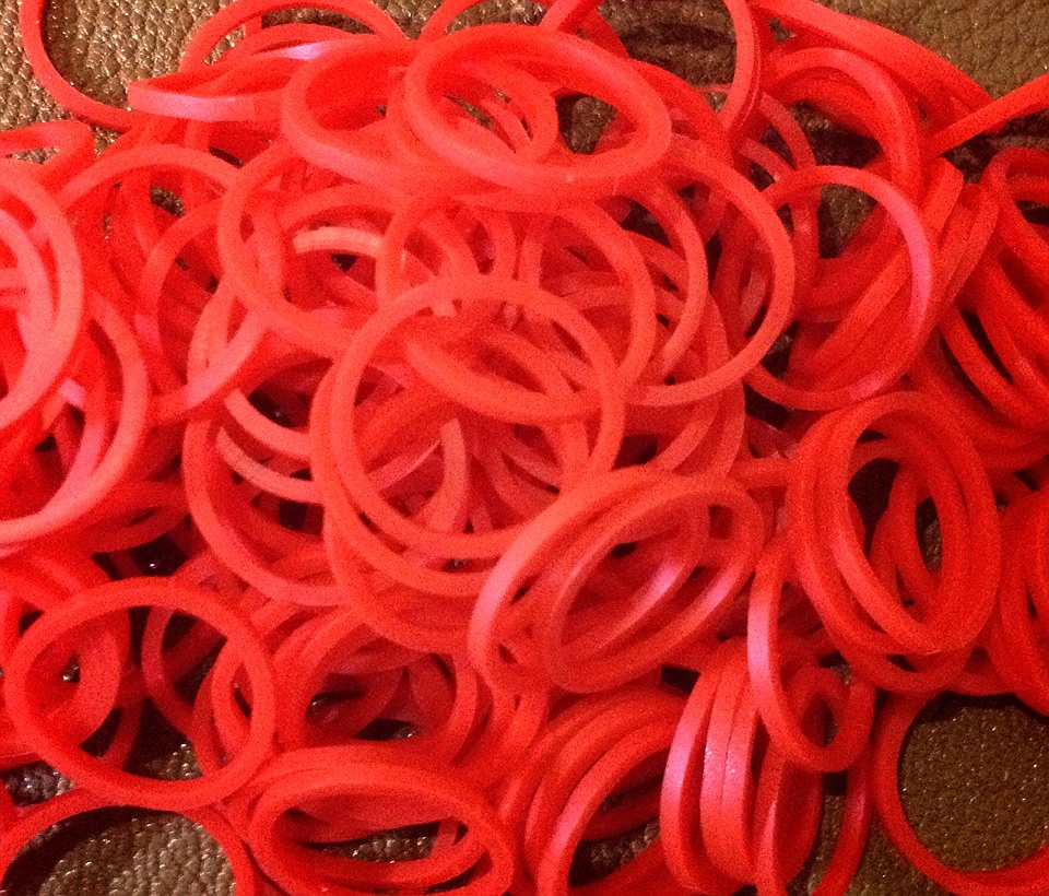 100% Silicone Loom Bands สีแดง 600 เส้น ( # 3 )