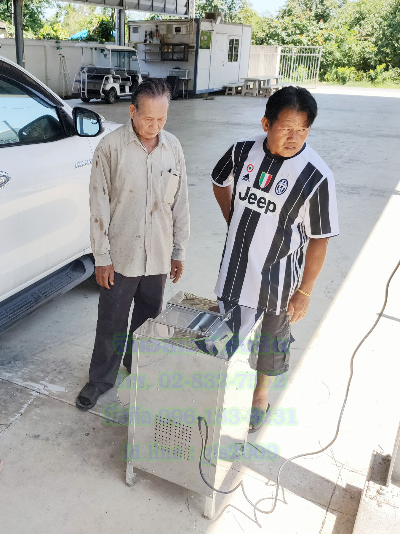 เครื่องขูดมะพร้าวโครงเหล็กหุ้มสแตนเลส