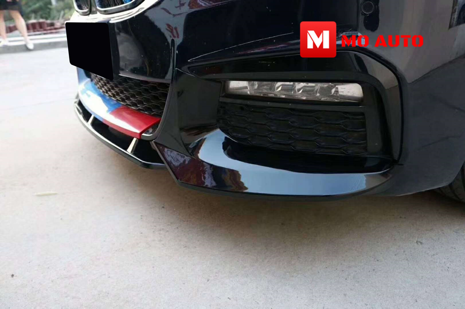 ลิ้นหน้าพร้อมแถบสี ///M Performance G30