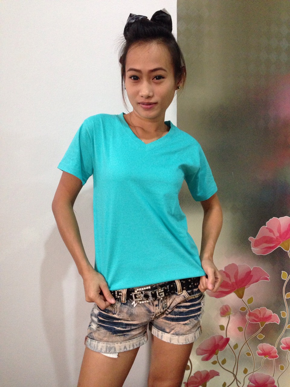 เสื้อยืด สีมิ้นเข้ม M คอวี