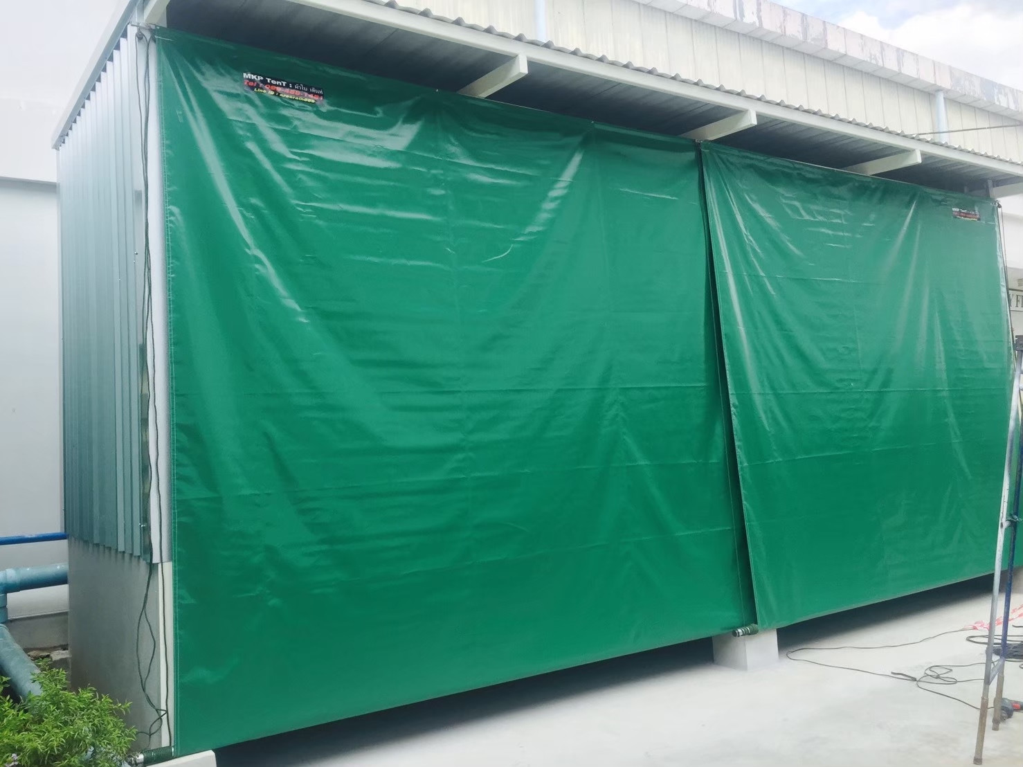 ผ้าใบชักรอก กว้าง 6เมตร สูง 2.5เมตร (ไม่รวมเสาค้ำ) กันสาดผ้าใบ ชักรอกผ้าใบ ผ้าใบม้วนขึ้นลง ผ้าใบม้วนเก็บได้ ผ้าใบตลาดนัด มีทุกสี 6m x 2.5m