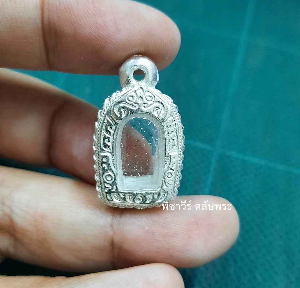 กรอบพระใส่ปรกมะขามแบบแกะลาย