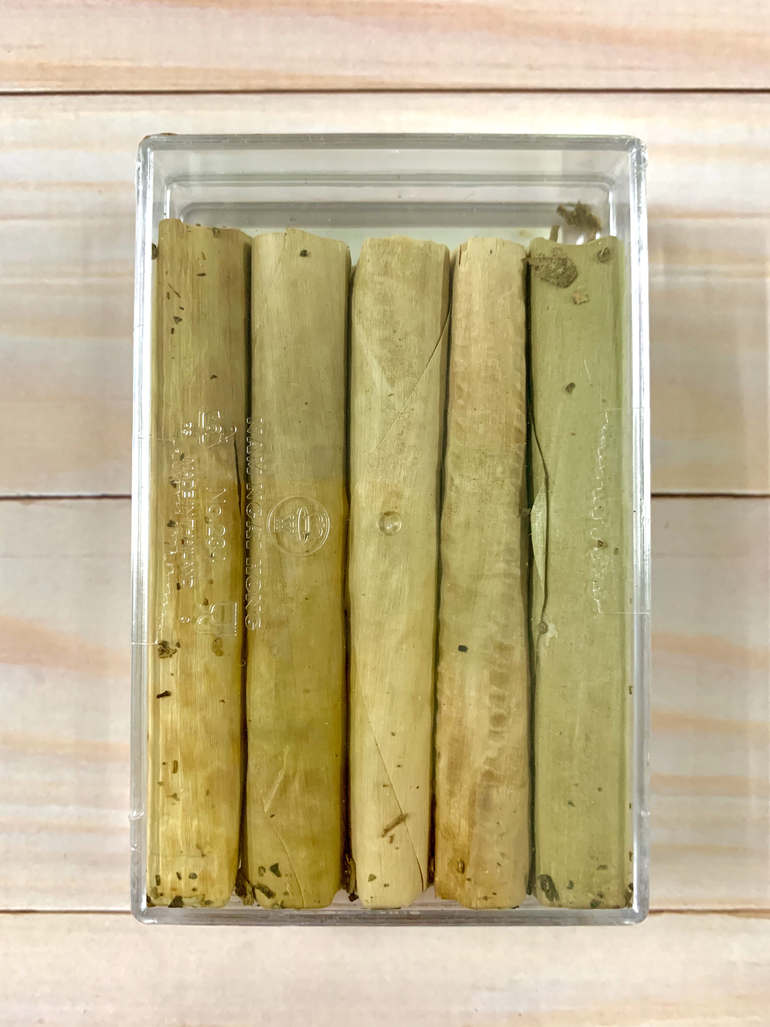 บุหรี่สมุนไพร "รักษาโรคริดสีดวงจมูก (ไซนัส)" บรรจุกล่องๆ ละ 10 มวน