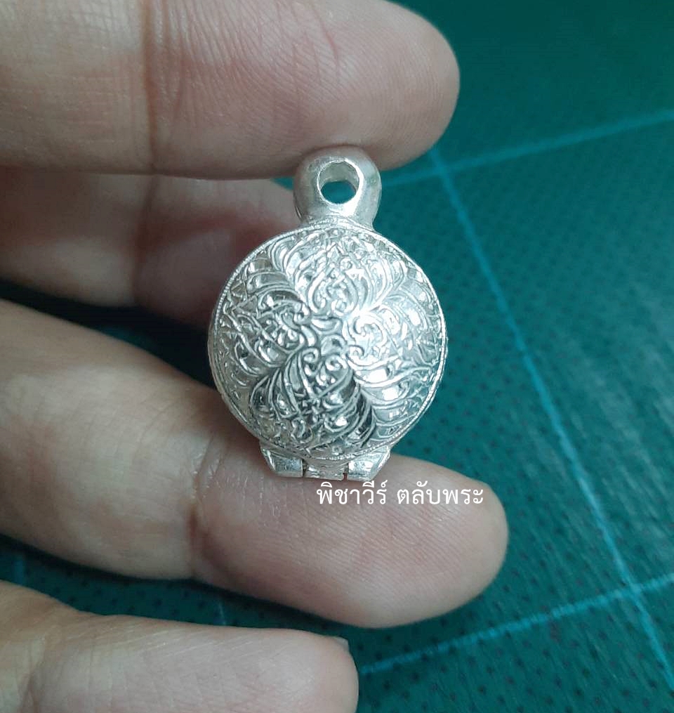 ตลับใส่ลูกอมแบบทึบ ขนาด 1.1 ซม. (แกะลาย)