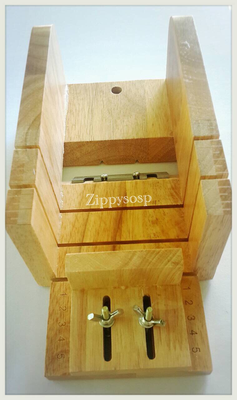 ที่ตัดสบู่ตั้งโต๊ะ พร้อมมีดตัด