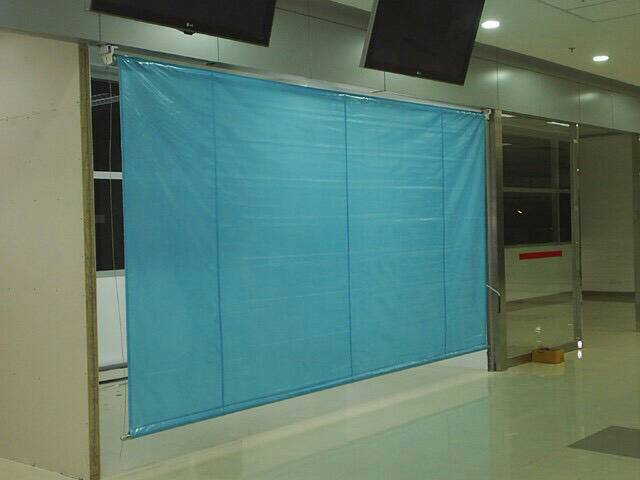 ผ้าใบชักรอก กว้าง 6เมตร สูง 5มตร (ไม่รวมเสาค้ำ) กันสาดผ้าใบ ชักรอกผ้าใบ ผ้าใบม้วนขึ้นลง ผ้าใบม้วนเก็บได้ ผ้าใบตลาดนัด มีทุกสี 6m x 5m