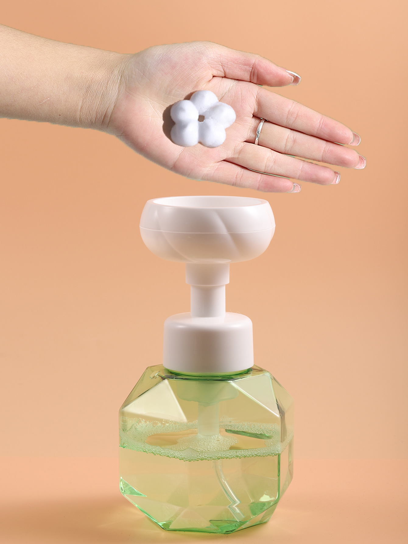 ขวดปั๊มโฟมทรงเพชร หัวปั๊มดอกไม้ ขนาด 300 มล เลือกสี 004921