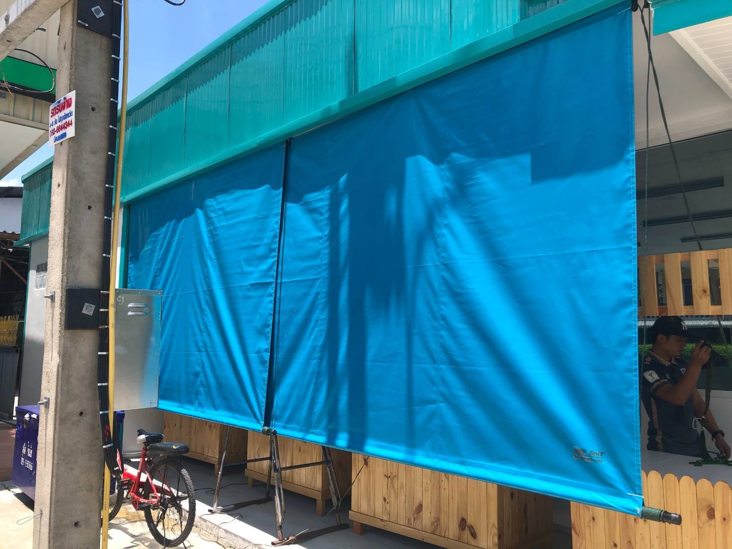 ผ้าใบชักรอก กว้าง 6เมตร สูง 5มตร (ไม่รวมเสาค้ำ) กันสาดผ้าใบ ชักรอกผ้าใบ ผ้าใบม้วนขึ้นลง ผ้าใบม้วนเก็บได้ ผ้าใบตลาดนัด มีทุกสี 6m x 5m