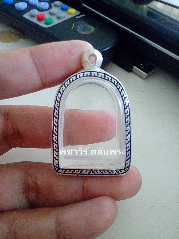 ่ตลับเงินลงยาใส่พระซุ้มกอ