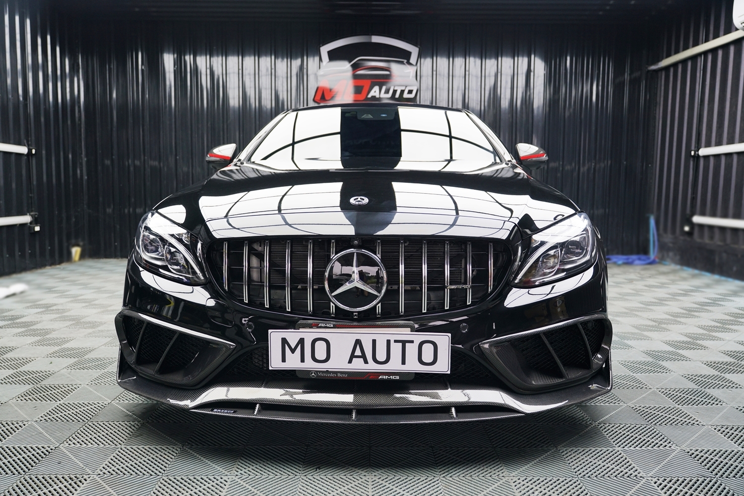 ลิ้นหน้าเพียวคาร์บอนแท้ B2 สำหรับ W205 4 ประตู ก่อน Facelip