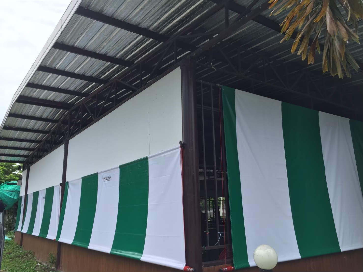 ผ้าใบชักรอก กว้าง 6เมตร สูง 5มตร (ไม่รวมเสาค้ำ) กันสาดผ้าใบ ชักรอกผ้าใบ ผ้าใบม้วนขึ้นลง ผ้าใบม้วนเก็บได้ ผ้าใบตลาดนัด มีทุกสี 6m x 5m