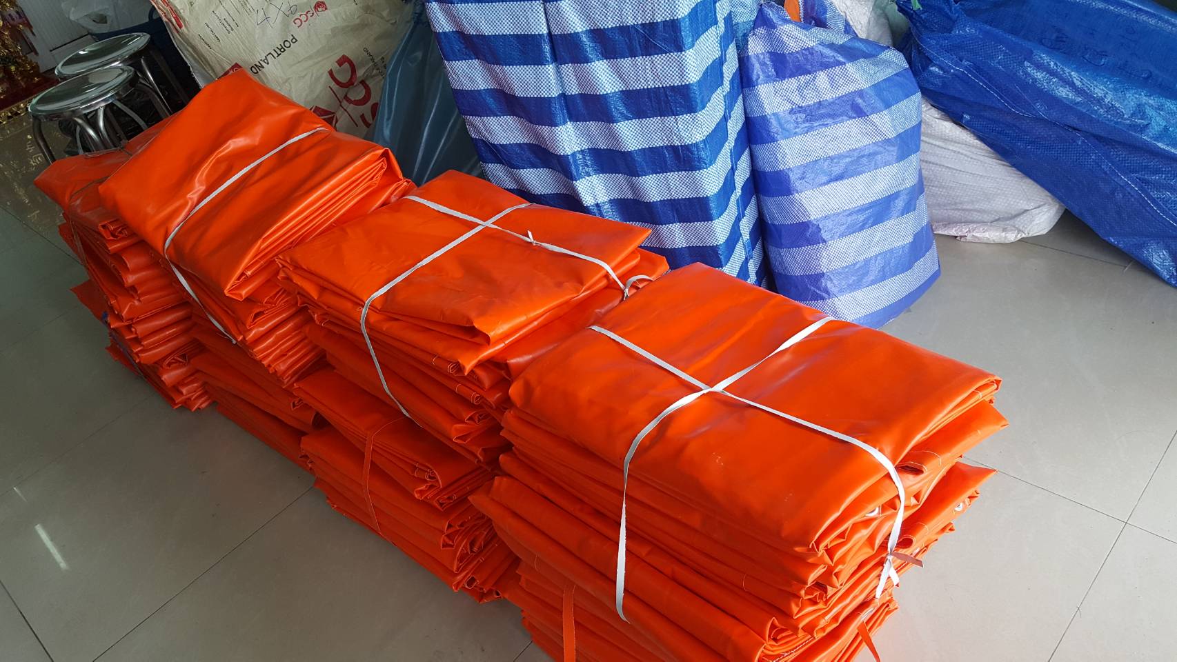 ผ้าใบคลุมรถบรรทุก ขนาด 5.5 m x 11 m ผ้าใบคลุมรถระบะ ผ้าใบคลุมรถสิบล้อ ผ้าใบคลุมรถหกล้อ ผ้าใบคลุมกันน้ำ ผ้าใบคลุมกันฝน ผ้าใบคลุมกันแดด ผ้าใบคลุมรถพ่วง ผ้าใบคลุมรถเทเลอร์ ผ้าใบคลุมรถ18 ล้อ ผ้าใบทนแรงดึง ผ้าใบคลุมรถ6ล้อ ผ้าใบคลุมรถ10ล้อ ผ้าใบคูนิล่อน kunilon