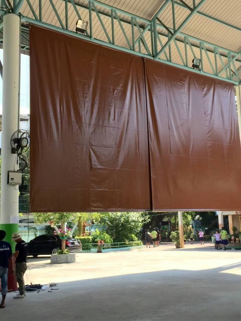 ผ้าใบชักรอก กว้าง 6เมตร สูง 5มตร (ไม่รวมเสาค้ำ) กันสาดผ้าใบ ชักรอกผ้าใบ ผ้าใบม้วนขึ้นลง ผ้าใบม้วนเก็บได้ ผ้าใบตลาดนัด มีทุกสี 6m x 5m