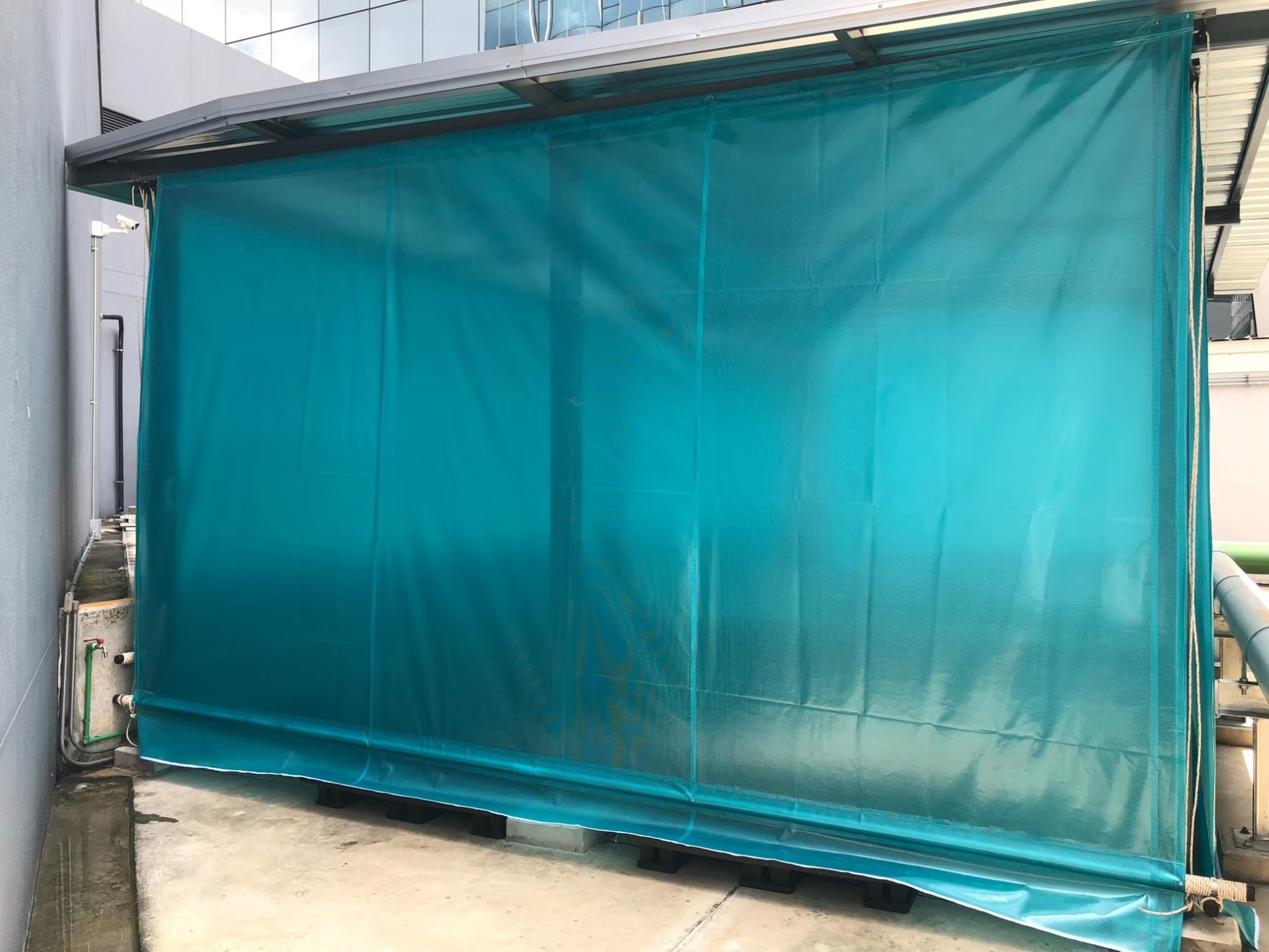 ผ้าใบชักรอก กว้าง 6เมตร สูง 3.0เมตร (ไม่รวมเสาค้ำ) กันสาดผ้าใบ ชักรอกผ้าใบ ผ้าใบม้วนขึ้นลง ผ้าใบม้วนเก็บได้ ผ้าใบตลาดนัด มีทุกสี 6m x 3.0m