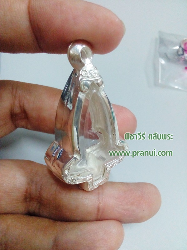 ตลับเงินขัดเงาใส่พระยอดธง