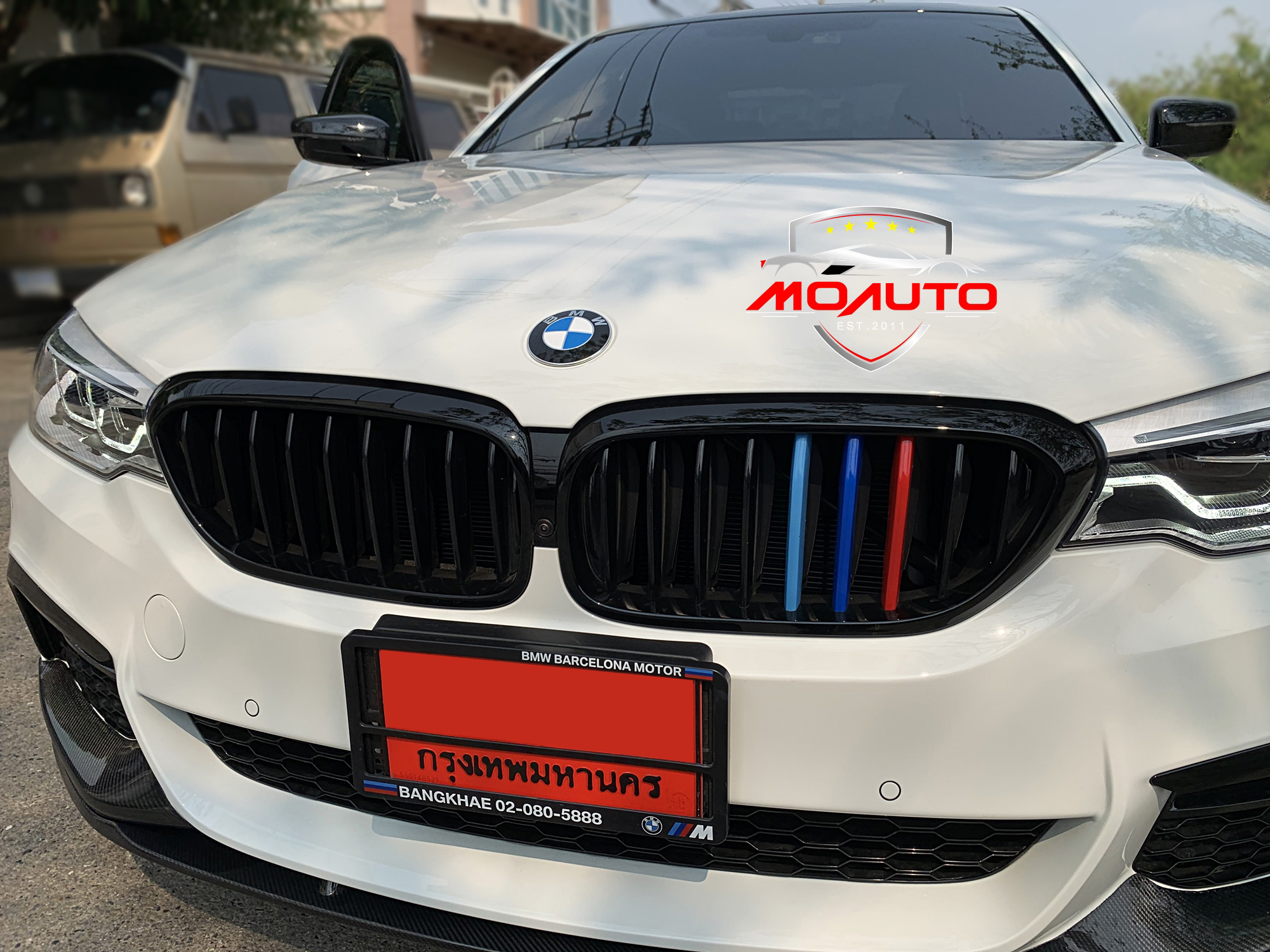 กระจังหน้า BMW G30 ทรง M Performance พร้อมแถบสี ///