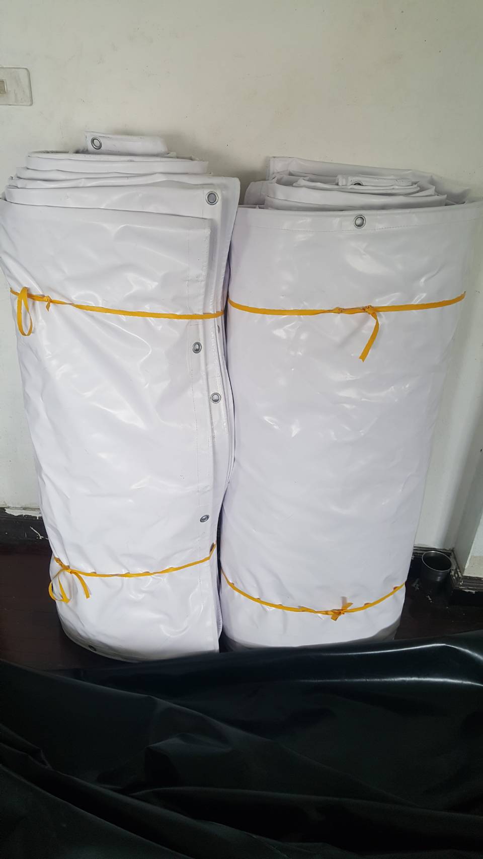 ผ้าใบคลุมรถบรรทุก ขนาด 5.5 m x 9.5m ผ้าใบคลุมรถระบะ ผ้าใบคลุมรถสิบล้อ ผ้าใบคลุมรถหกล้อ ผ้าใบคลุมกันน้ำ ผ้าใบคลุมกันฝน ผ้าใบคลุมกันแดด ผ้าใบคลุมรถพ่วง ผ้าใบคลุมรถเทเลอร์ ผ้าใบคลุมรถ18 ล้อ ผ้าใบทนแรงดึง ผ้าใบคลุมรถ6ล้อ ผ้าใบคลุมรถ10ล้อ ผ้าใบคูนิล่อน kunilon