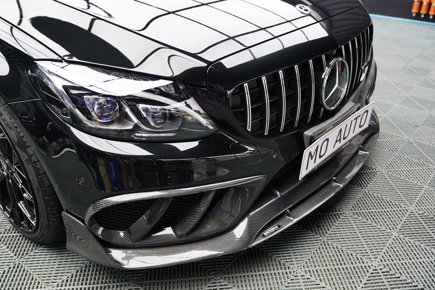 ลิ้นหน้าเพียวคาร์บอนแท้ B2 สำหรับ W205 4 ประตู ก่อน Facelip