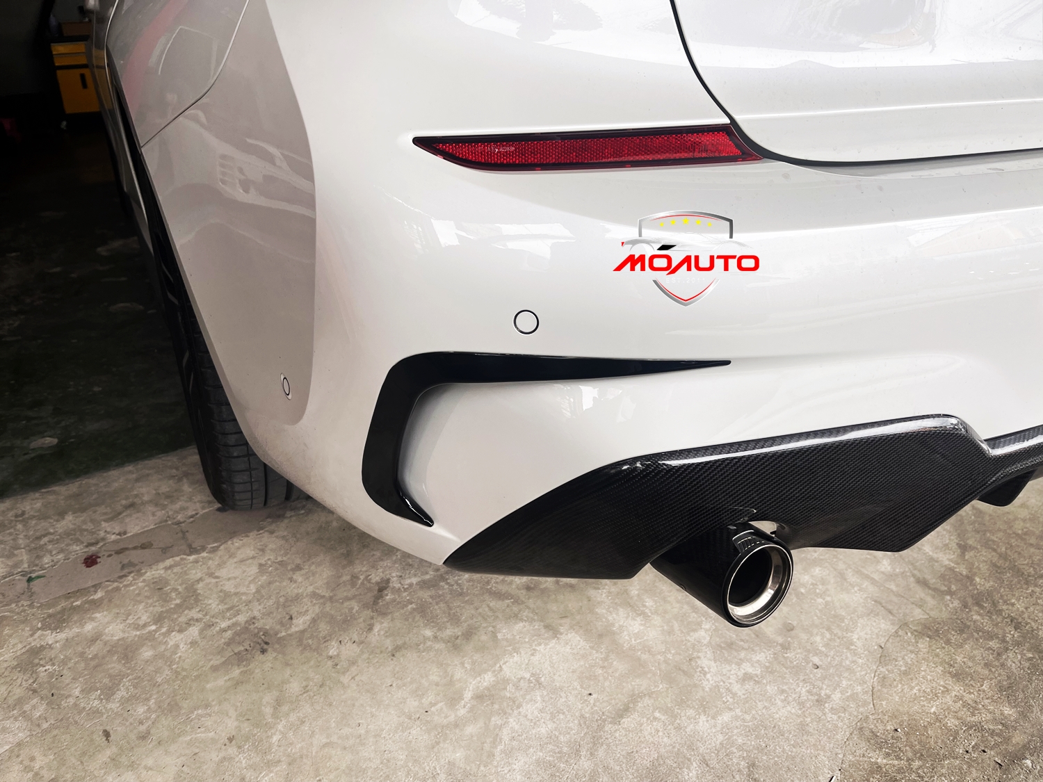 คิ้วกันชนหลัง BMW G20