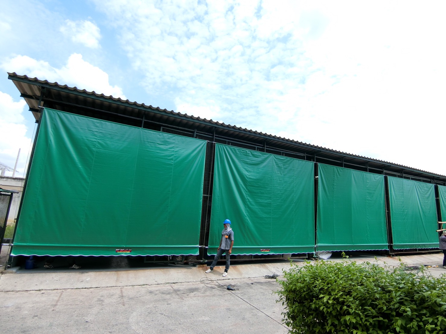 ผ้าใบชักรอก กว้าง 6เมตร สูง 5มตร (ไม่รวมเสาค้ำ) กันสาดผ้าใบ ชักรอกผ้าใบ ผ้าใบม้วนขึ้นลง ผ้าใบม้วนเก็บได้ ผ้าใบตลาดนัด มีทุกสี 6m x 5m