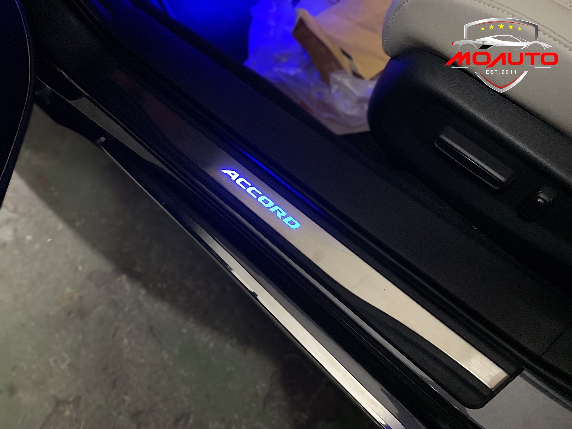 สคับเพลท LED กันรอยชายบันได ACCORD G10