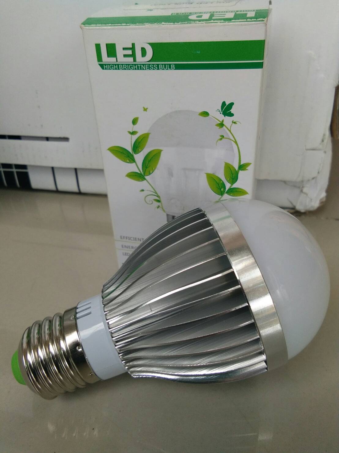 หลอดไฟ LED E27 Bulb ขนาด 9W 12/24V 4200-4500K AL